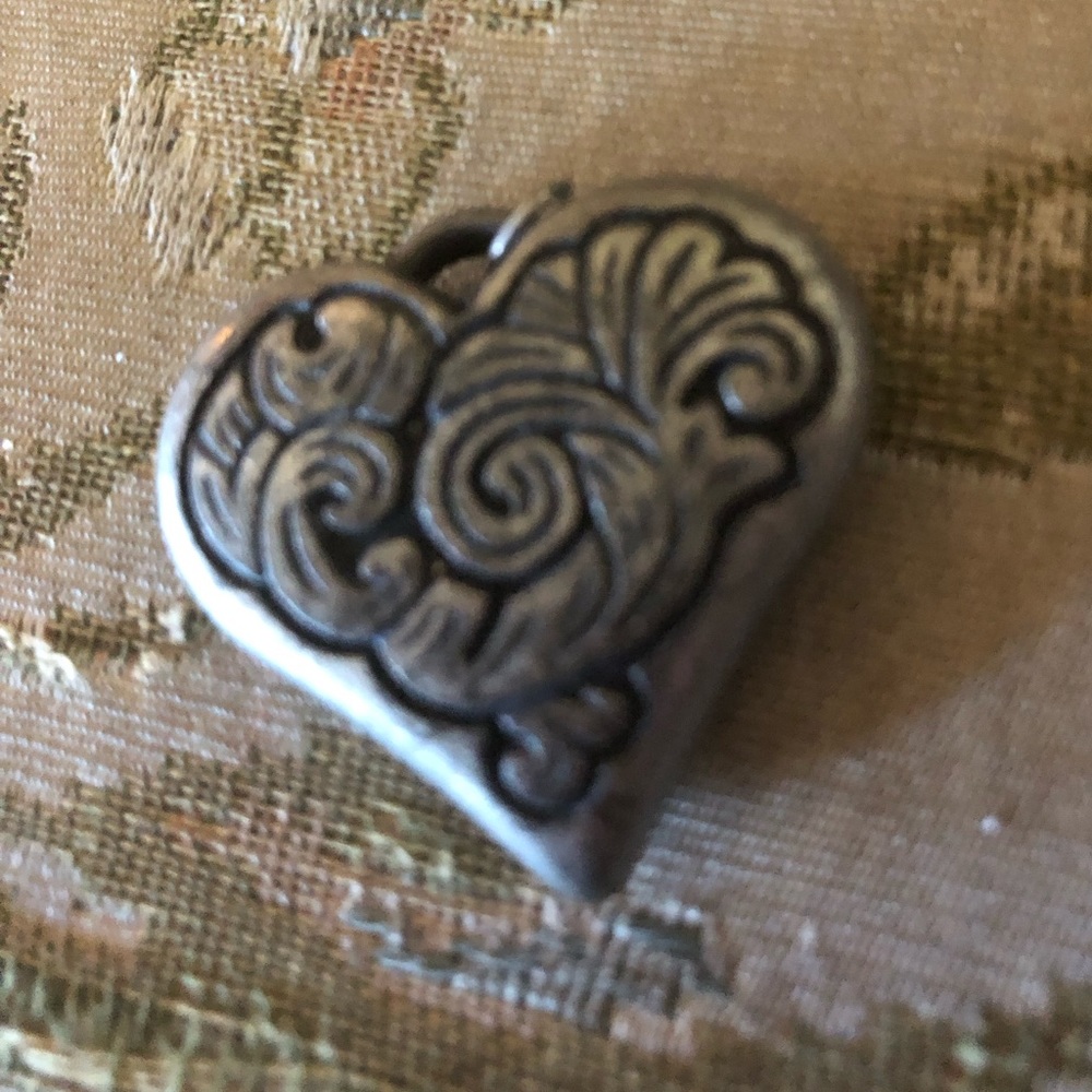 ❤️Salisbury Pewter Filigree Heart Pendant- 664 $12 or 🎉
